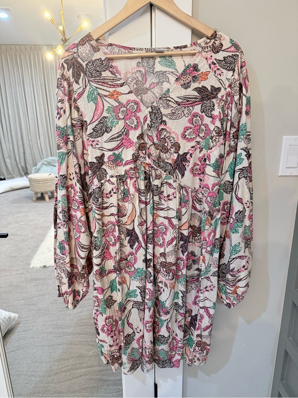 Old Navy Floral Boho V-Neck Tiered Dress in Cream with Pink & Green Size Large
